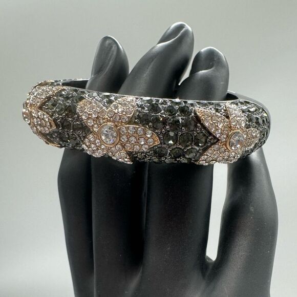 High End Department Store Designer Kissable Hinged Cuff Bracelet with Pave Cz - Picture 7 of 16